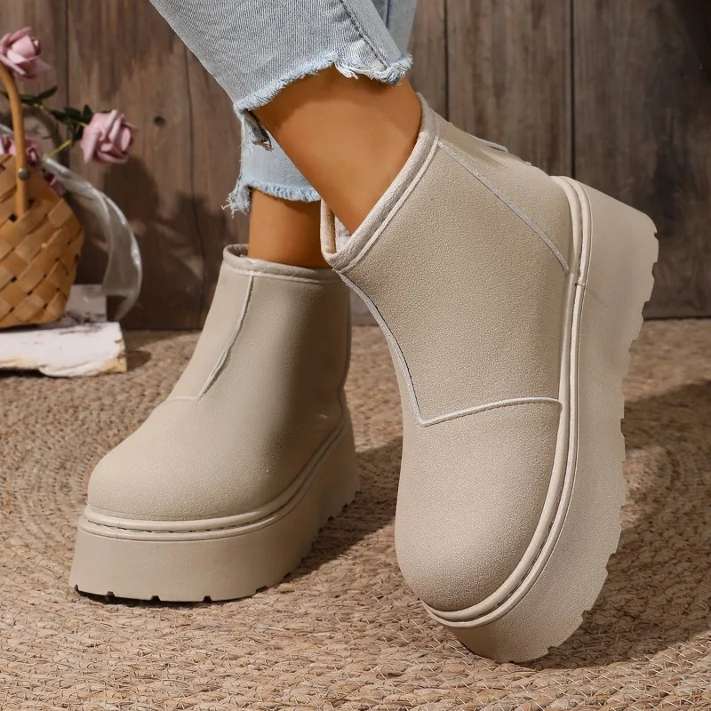 The New Fashionable Winter Snow Boots Are Made of Suede Material with A Warm Ankle Design and Thick Platform Soles for Good Grip - Image 3